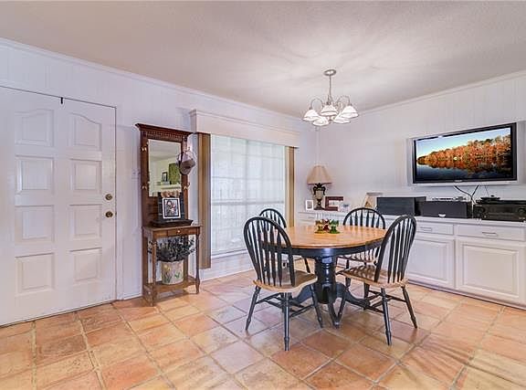 5th image of 200 Bahama Ct