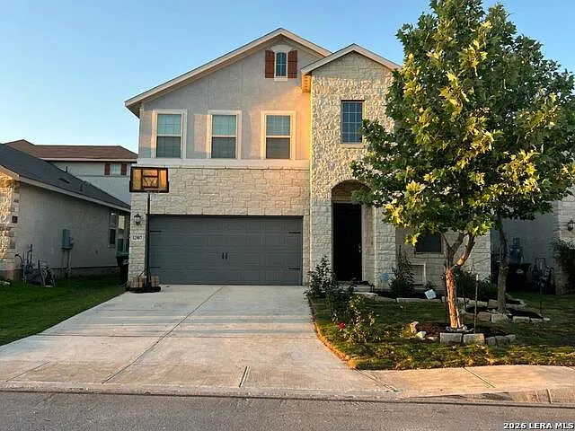 4 bed, 2.5 bath, 2281 sqft, $2,200 — Photo 2