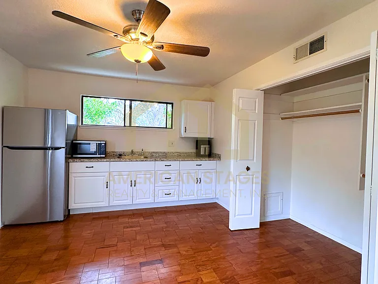 632 University Dr — Photo 5