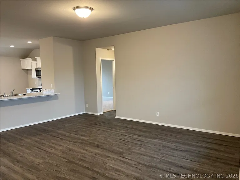 16123 S 87th East Ave — Photo 3