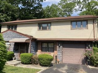 6 Locust St, Glen Head, NY 11545