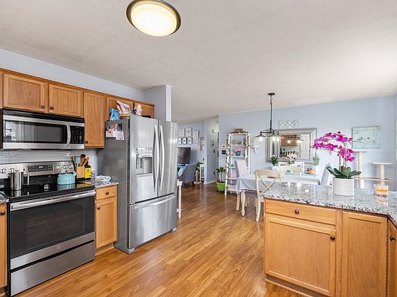 5th image of 41 Millport Ct