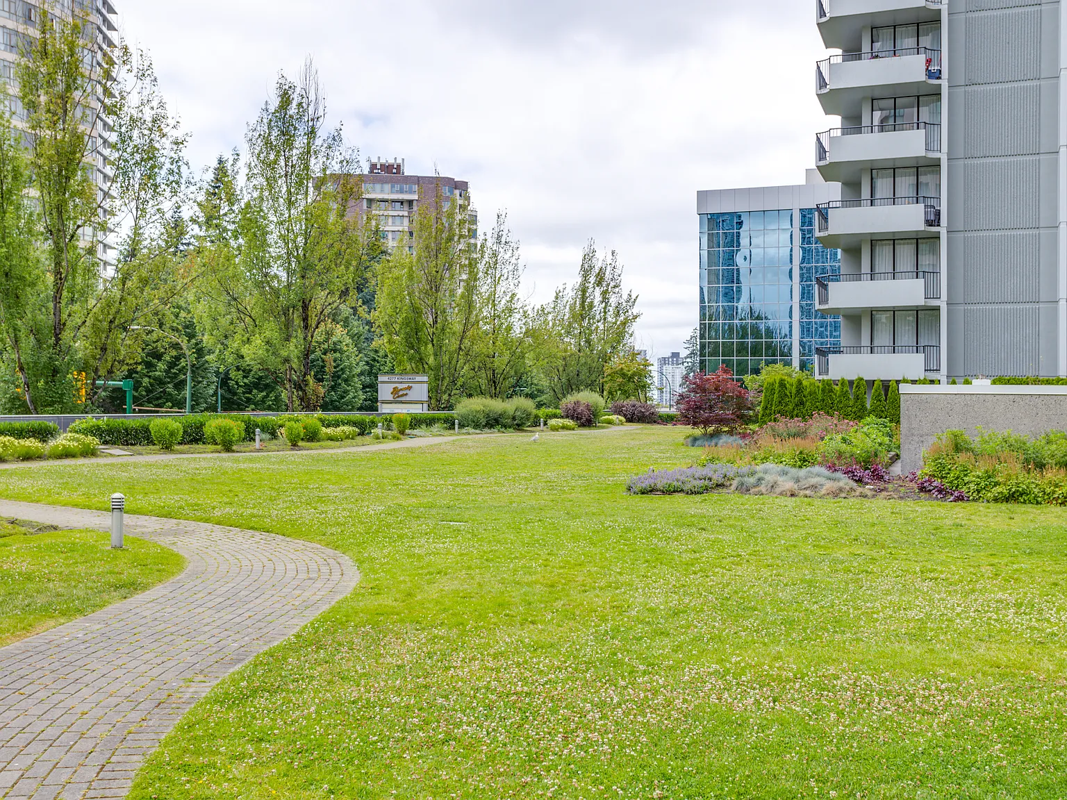 1 bed, 612 sqft, $2,205 — Photo 4