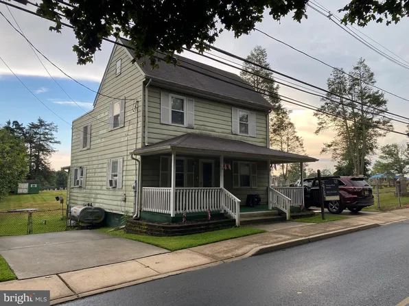 14 Schoolhouse Rd, Wrightstown, NJ 08562
