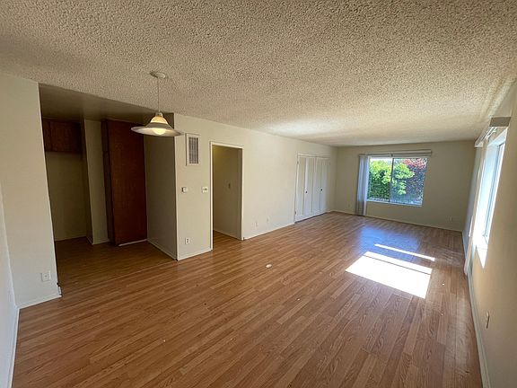 2nd image of 602 Pier Ave #3