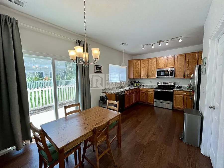 Beautiful 3-Bedroom Thornton Home Near Eastlake Nature Preserve — Photo 3