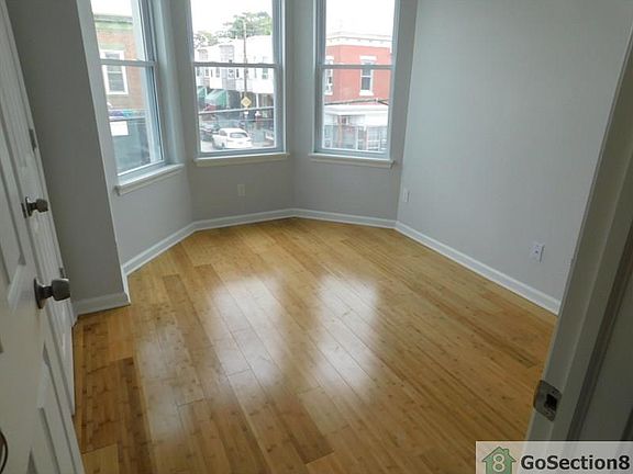 5th image of 66 N Peach St
