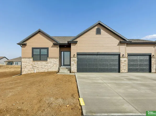 4910 Pinehill Rd, Bellevue, NE 68133