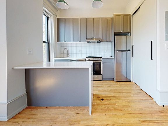 3rd image of 285 Macdonough St APT 4