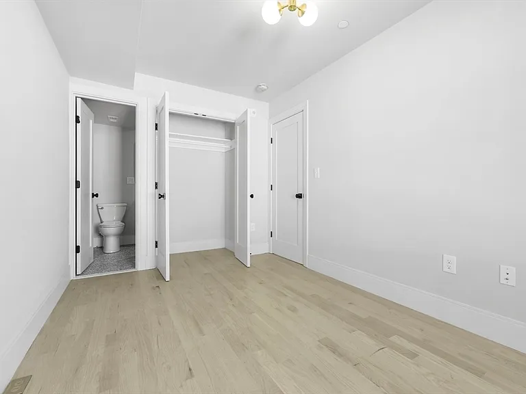 183 Maverick St #3 — Photo 10