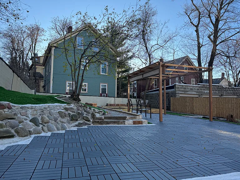 11 1/2 Spring Park Ave #1 — Photo 5
