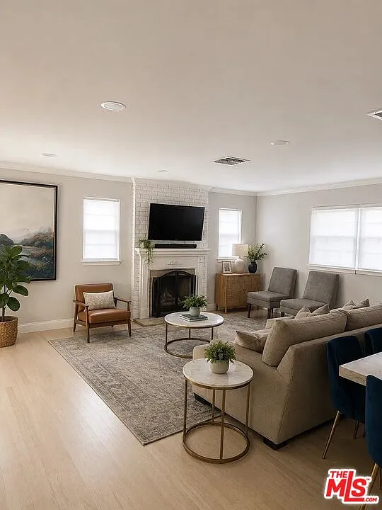 3 bed, 2.0 bath, 1803 sqft, $6,000 — Photo 2