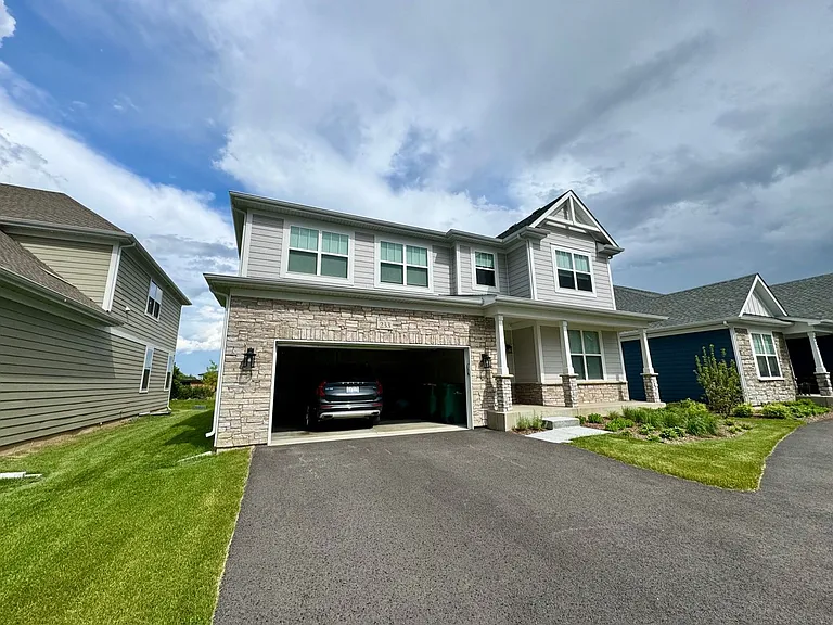 233 Farmstead Ct — Photo 2