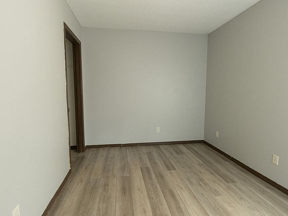 4th image of 399-401 N Shiloh Ave