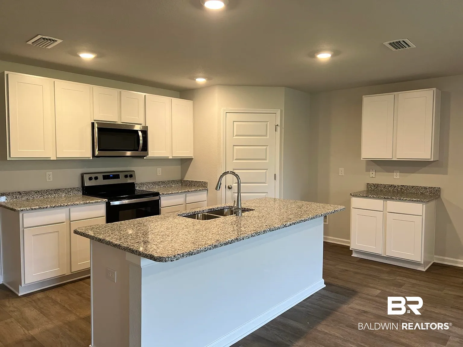 4 bed, 2.0 bath, 1791 sqft, $2,150 — Photo 2