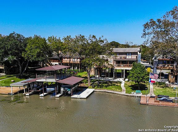 5th image of 172 Lakeside Dr