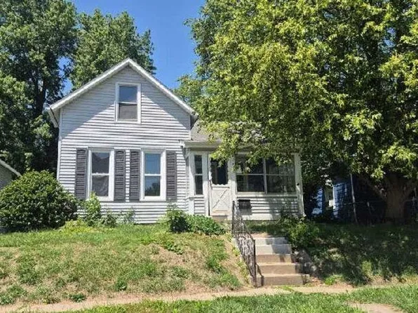 1713 16th Ave, Moline, IL 61265