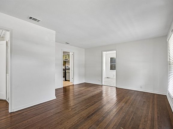 3rd image of 4426 Kelton Dr
