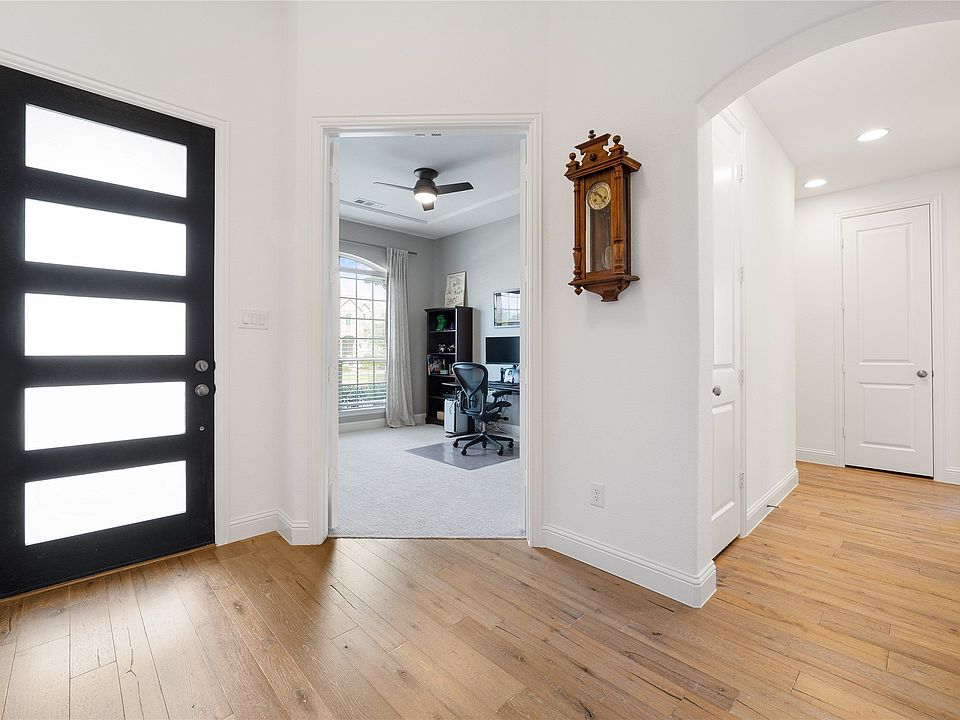 1st image of 2104 Overton Park Dr