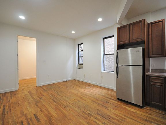 4th image of 526 Lafayette Ave APT 1