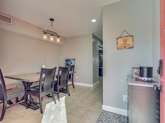 2nd image of 115 Beechnut St APT G3