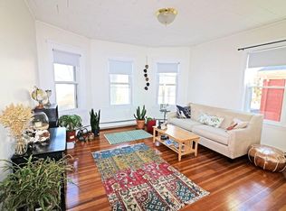 100 Quincy Ave APT 4, Winthrop, MA 02152