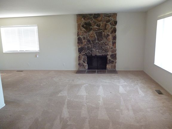 Cozy Living/Dining Area Fireplace