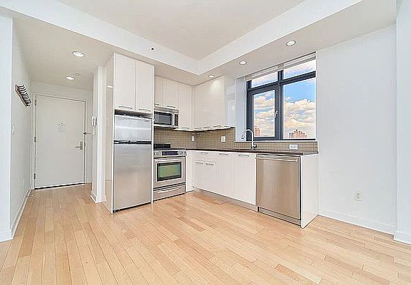 3rd image of 49 E 34th St #26B