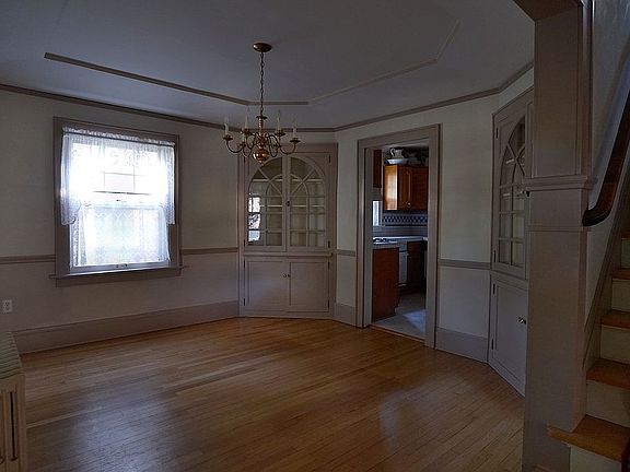 3rd image of 4616 N Oakland Ave