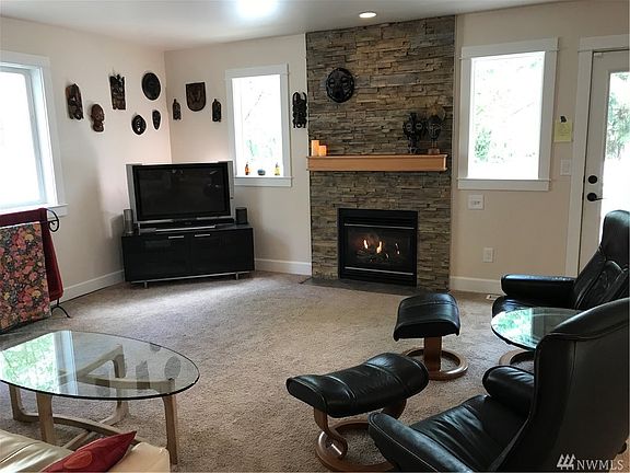 3rd image of 11031 Meridian Dr SE