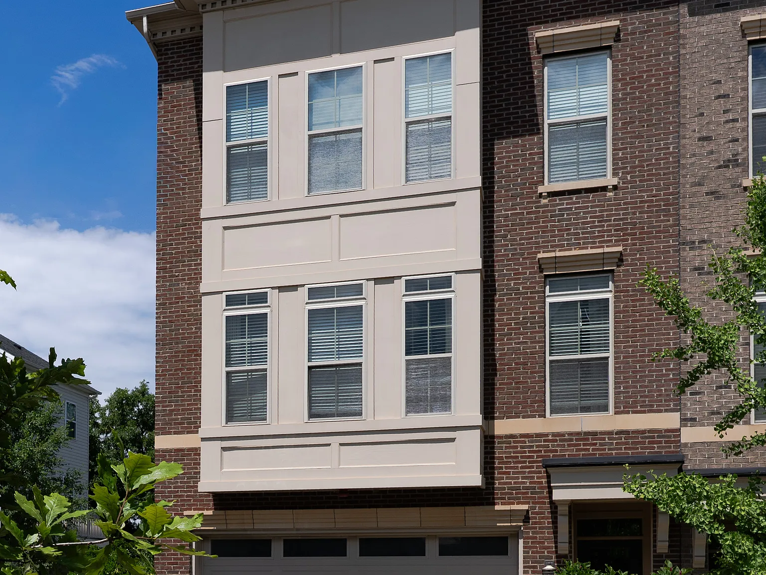 4 bed, 3.5 bath, 2500 sqft, $4,790 — Photo 2