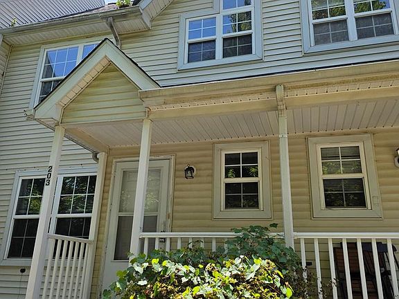 2nd image of 203 River Ct