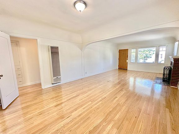 2nd image of 11242 Oxnard St