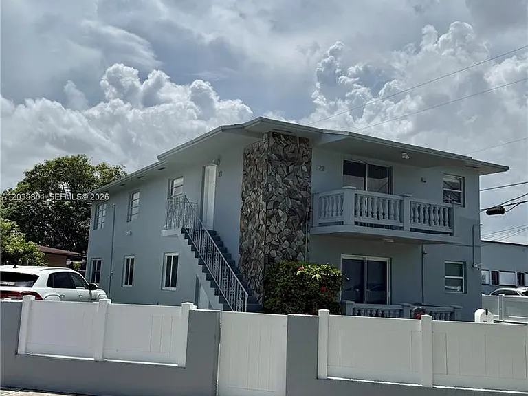 22 SW 55th Avenue Rd #U — Photo 1