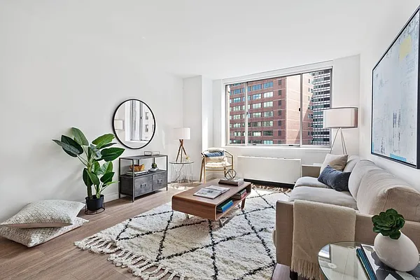 Rented by Mirador Real Estate | media 4