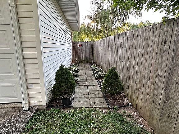 4th image of 1141 Rebecca St