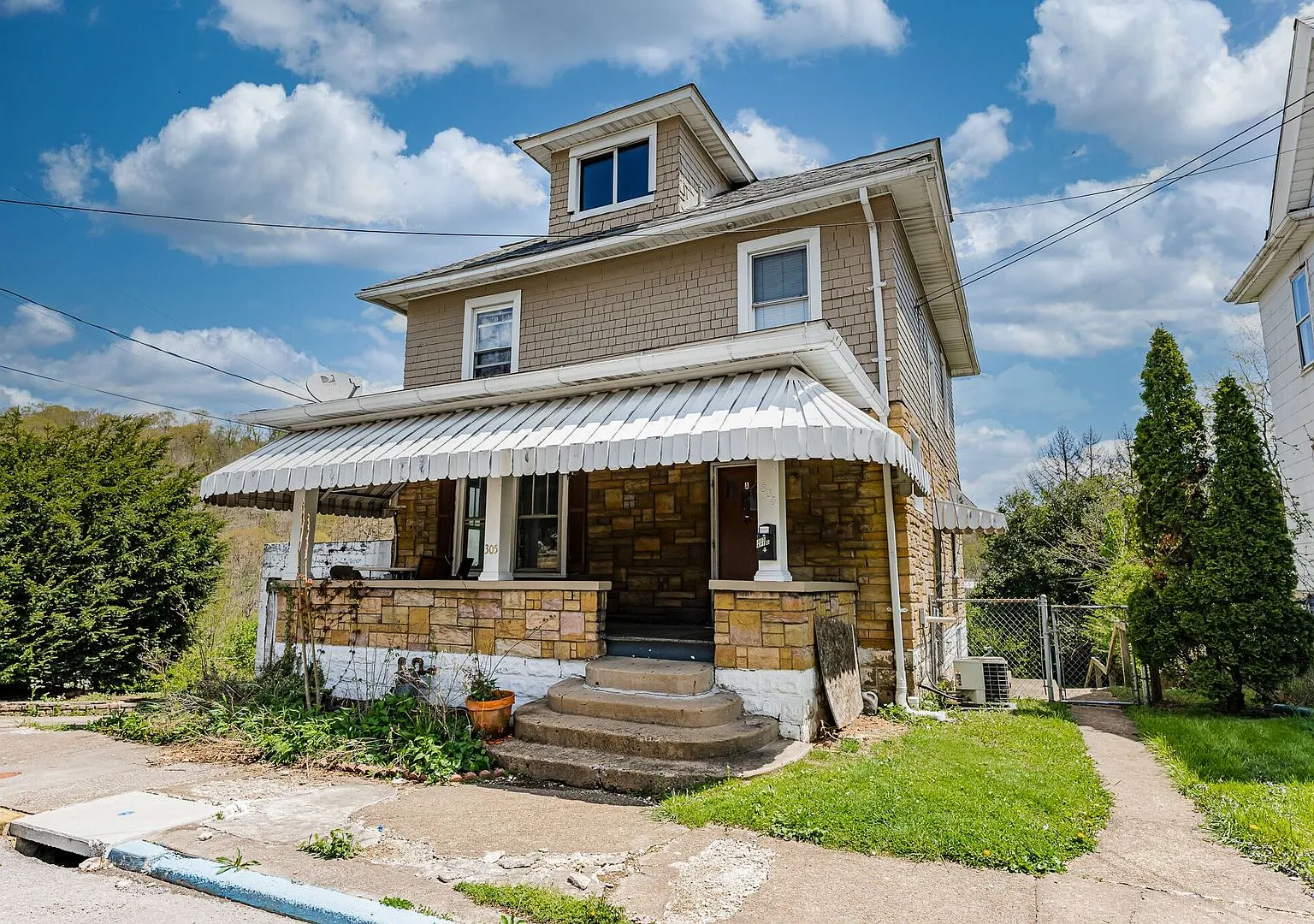 305 Lyndhurst Street — Photo 1