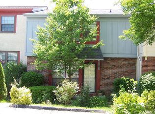 2423 Hiddencrest Ln, Ballwin, MO 63021