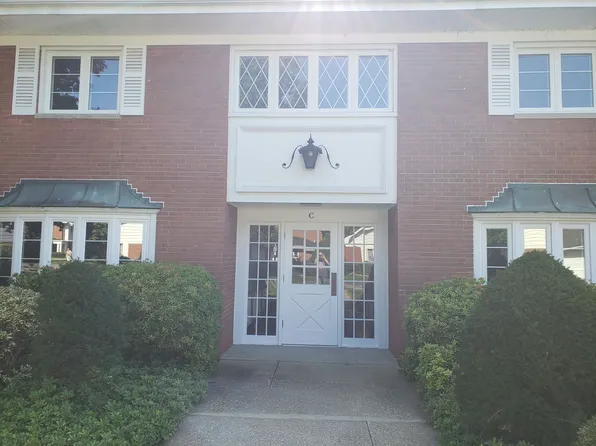 7560 Hollycroft Ln APT 3C, Mentor, OH 44060