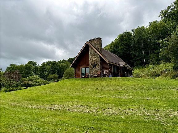 2nd image of 196 Log Cabin Ln