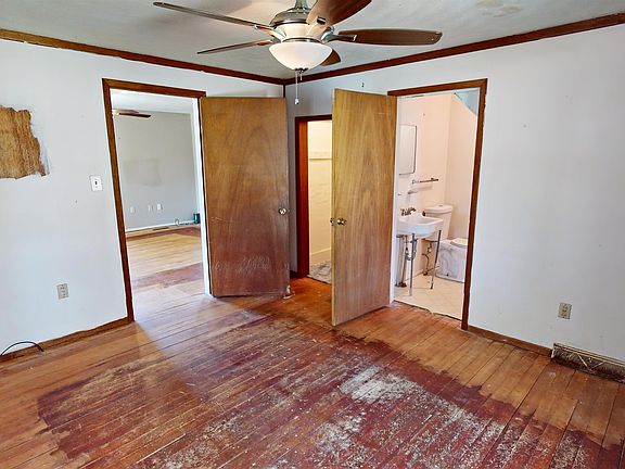 5th image of 512 Main St