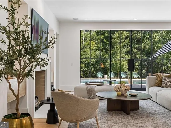 765 Heards Ferry Rd, Sandy Springs, GA 30328