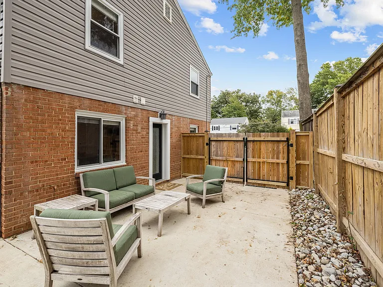 5820 Fifer Dr — Photo 3