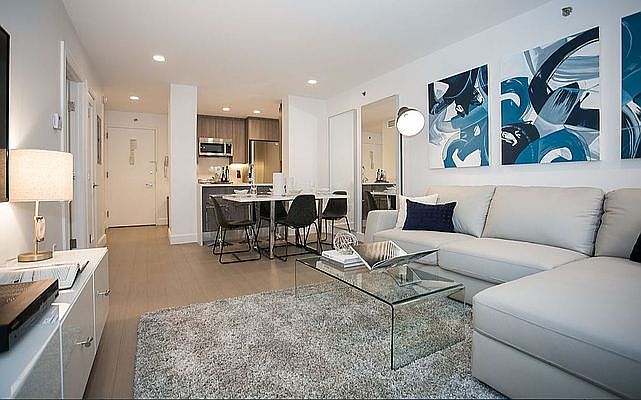 1st image of 311 W 50th St #5V