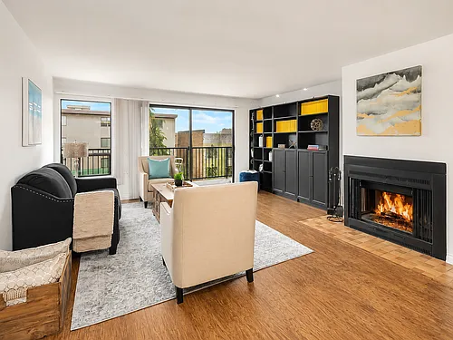 500 W Roy St #W103 Photo 1