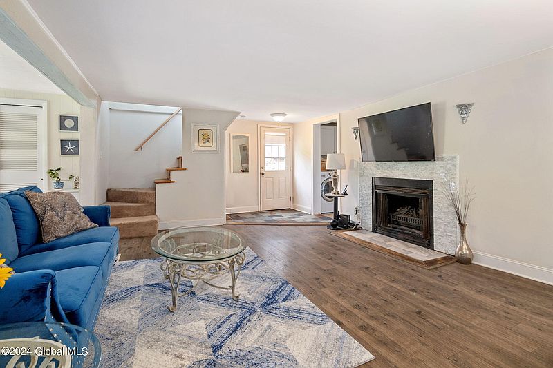 5th image of 87 Ruggles Road
