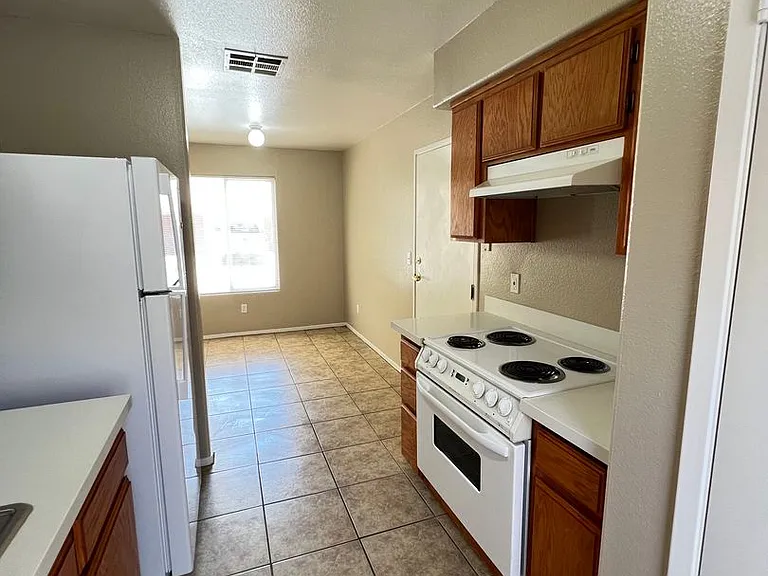 1320 Reddick Ln — Photo 10