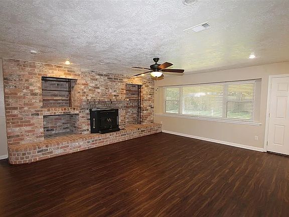 4th image of 858 Seamaster Dr