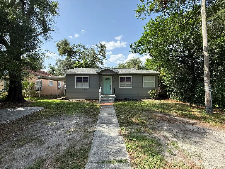 211 W Kirby St — Photo 4