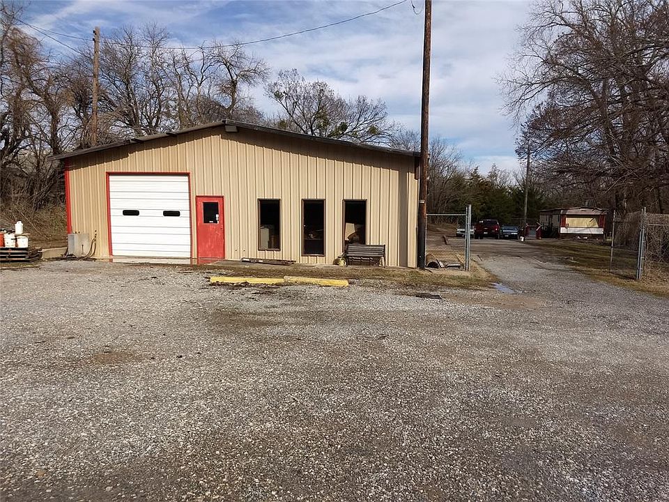 1st image of 304 S Crockett Ave